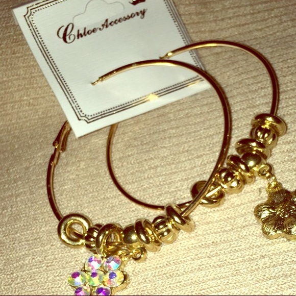 2/15$☪️ Floral Earrings - Picture 1 of 2